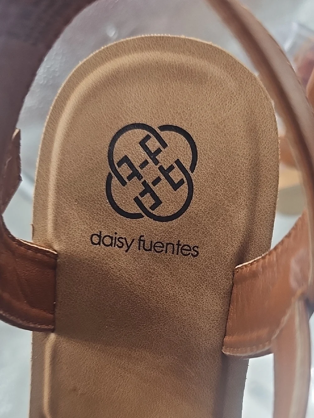 T Tan And Cream Daisy Fuentes Size 6½M